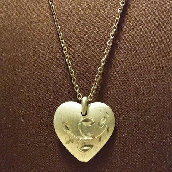 Jewelry - Heart Pendant Necklace Silver tone Diamond cut